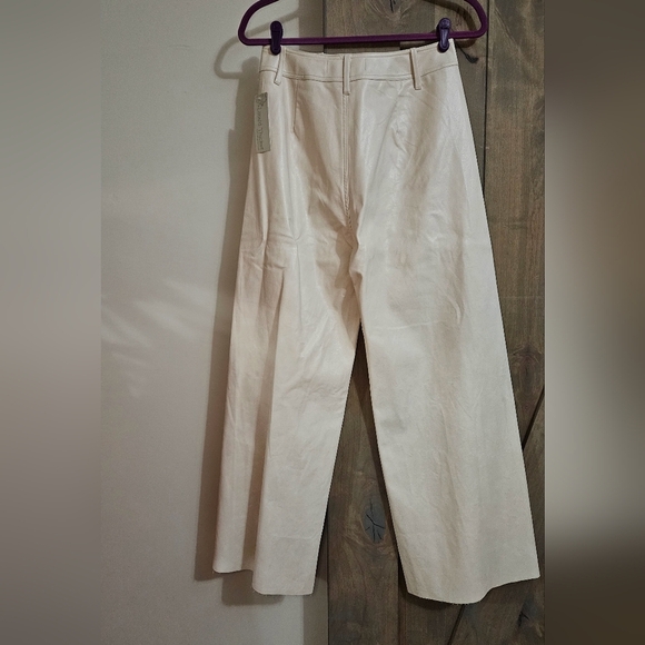 LIZARD THICKET Cream color faux leather wide leg ankle pants. Size Med NWT - Picture 10 of 15